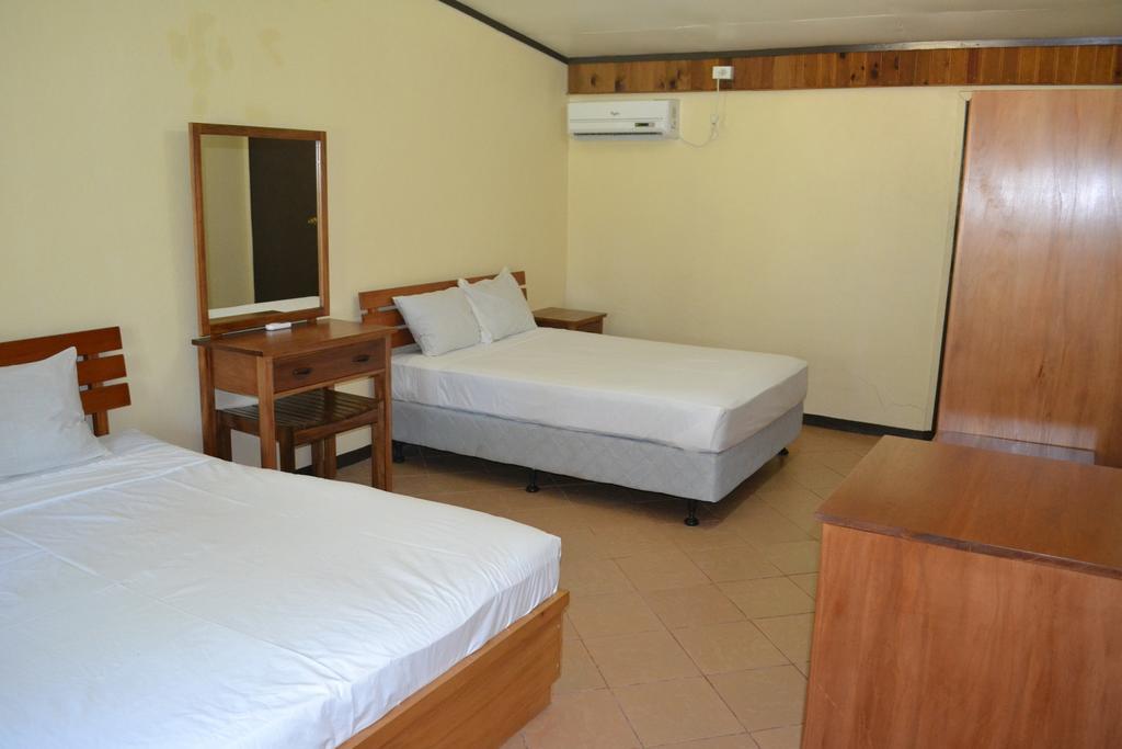 Ratu Kini Backpackers And Dive Resort Mana Island Δωμάτιο φωτογραφία