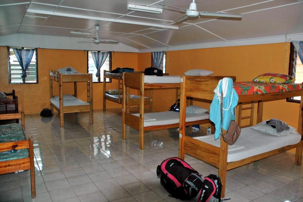 Ratu Kini Backpackers And Dive Resort Mana Island Δωμάτιο φωτογραφία