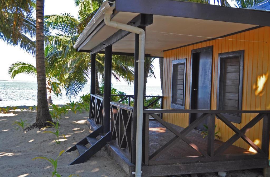 Ratu Kini Backpackers And Dive Resort Mana Island Δωμάτιο φωτογραφία