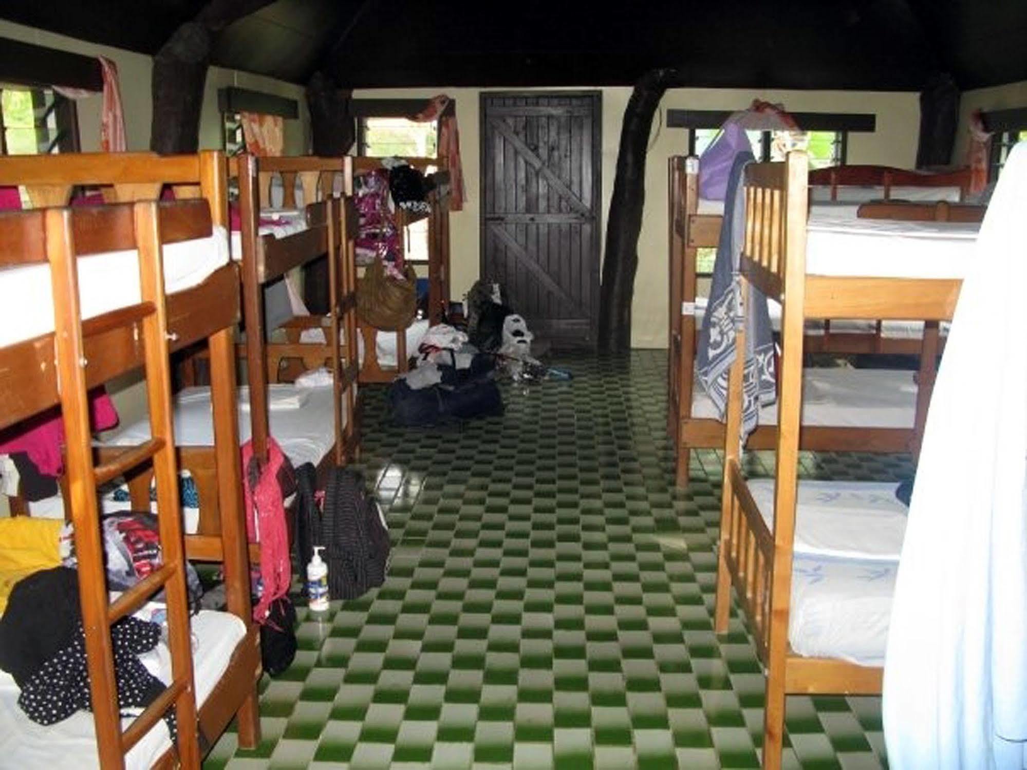 Ratu Kini Backpackers And Dive Resort Mana Island Εξωτερικό φωτογραφία
